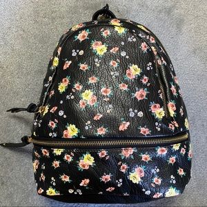 BNWT! LIKE DREAMS Black Print Floral Backp…